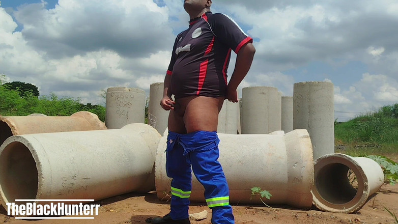 TheBlacKHunterr: Binada tek başına mastürbasyon yapıyor