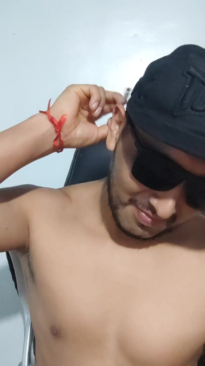 Hornyboy2058: Bărbatul alfa scuipând și umilind