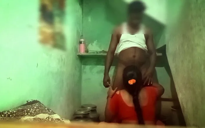 Priyanka314: Tamil Aunty Cheating in Bathroom