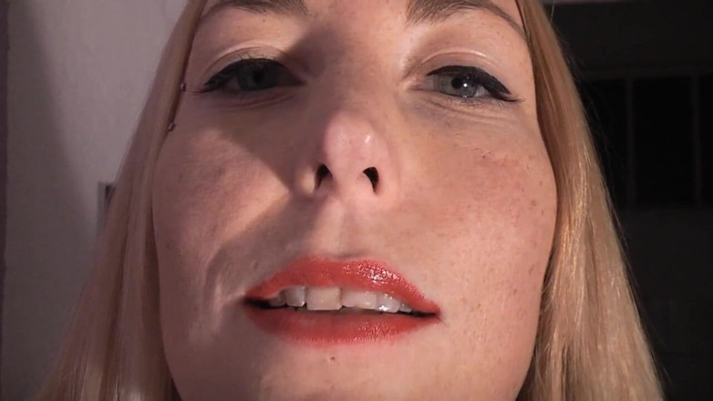 Sally Secret: Spermă în gura mea de curvă!