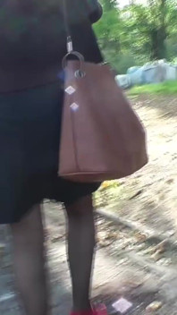 Slampig fru visar upp sin voyeur make!