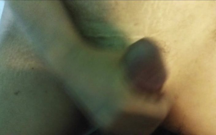 Lovely hairy pussy: Sega e sborrata sulla figa pelosa massaggiatrice