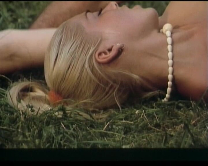 German amateur couples: Blonďatá amatérka z Německa saje ptáka venku 69