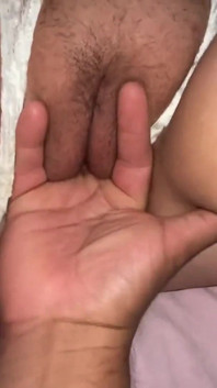 오르가즘을 느낄 때까지 자위하는 핫한 소녀