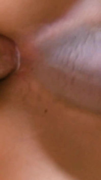 Momenti di sesso bollente scopando il culo della sexy ladyboy tailandese nadia