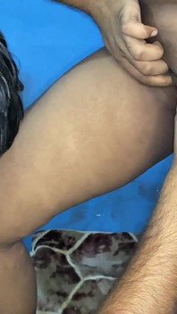Üvey erkek kardeşini kayınbiraderi'nin evinde çeyizde pahalı prezervatiflerle bırakıyor
