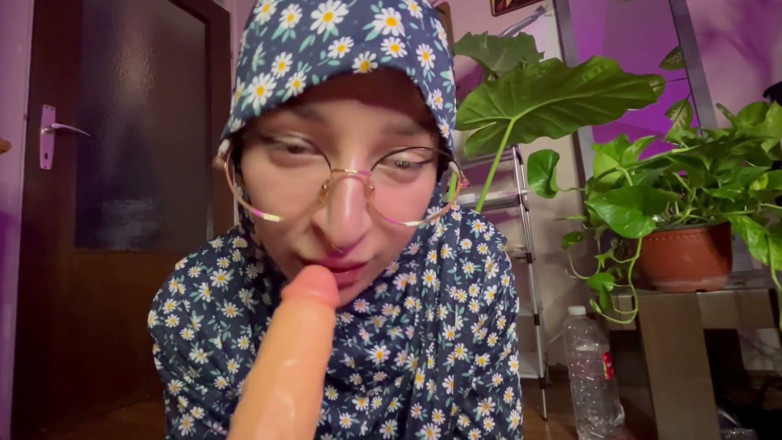 lanalovacutie: Blowjob in Hijab JOI