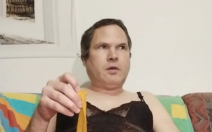 Showmaster: 2nd time cum into condom