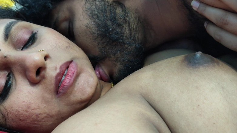 Vaishnavysharunraj: 妻子在卧室里的夜间性爱，丈夫的热辣性爱 第7部分