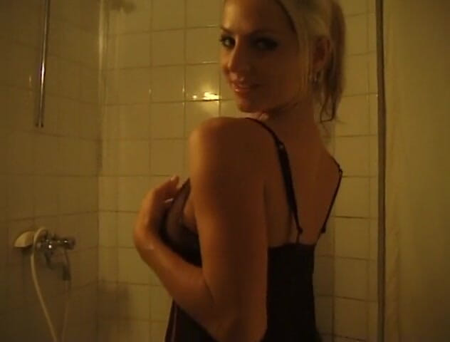 Flash Model Amateurs: Smyslně se sprchuje