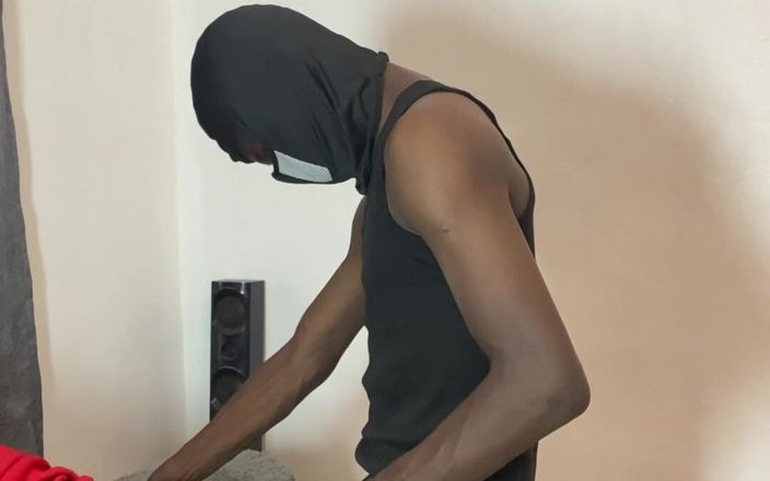 YungthugM: 我的邻居继兄弟针操我，我内射了a