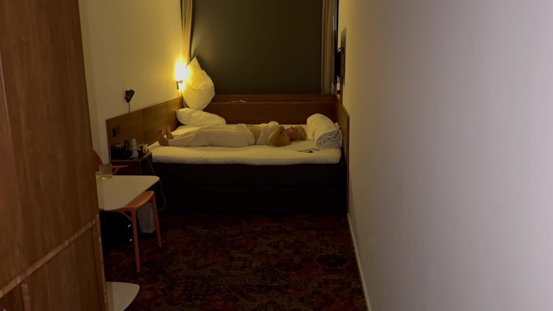 Bonieclydeerotik: Satisfação No Quarto De Hotel Antes De Transar, Ela Mesma...