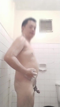 Duș fierbinte? Nici o problemă - am o pulă sexy
