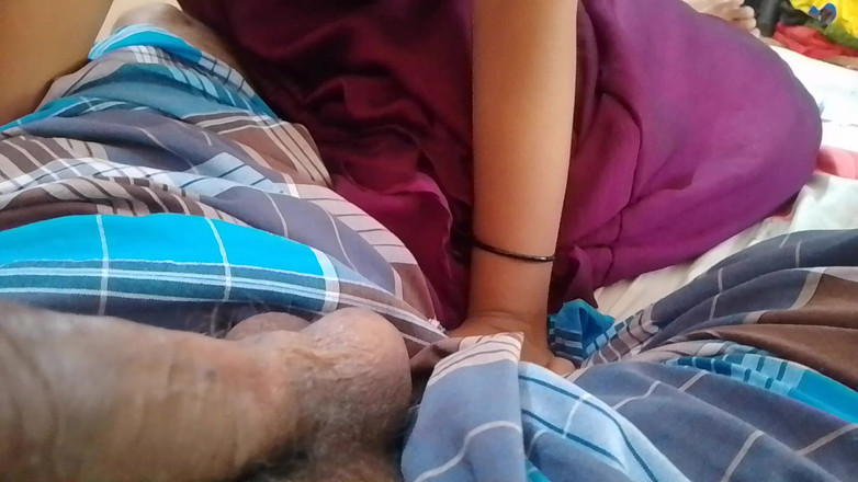 LEGSCOUPLE12: Delhi krankenschwester steckt den penis ihres ehemanns in ihren mund...