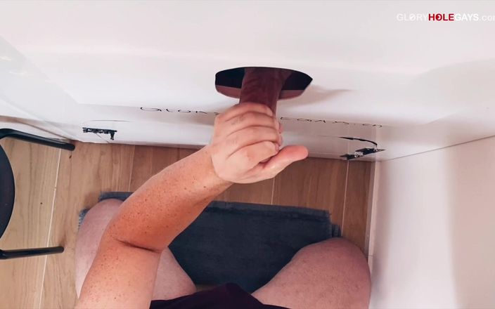 GLORYHOLEGAYS: 그의 손에 쏘는 Gloryhole Daddy - 빨고 핥아주기