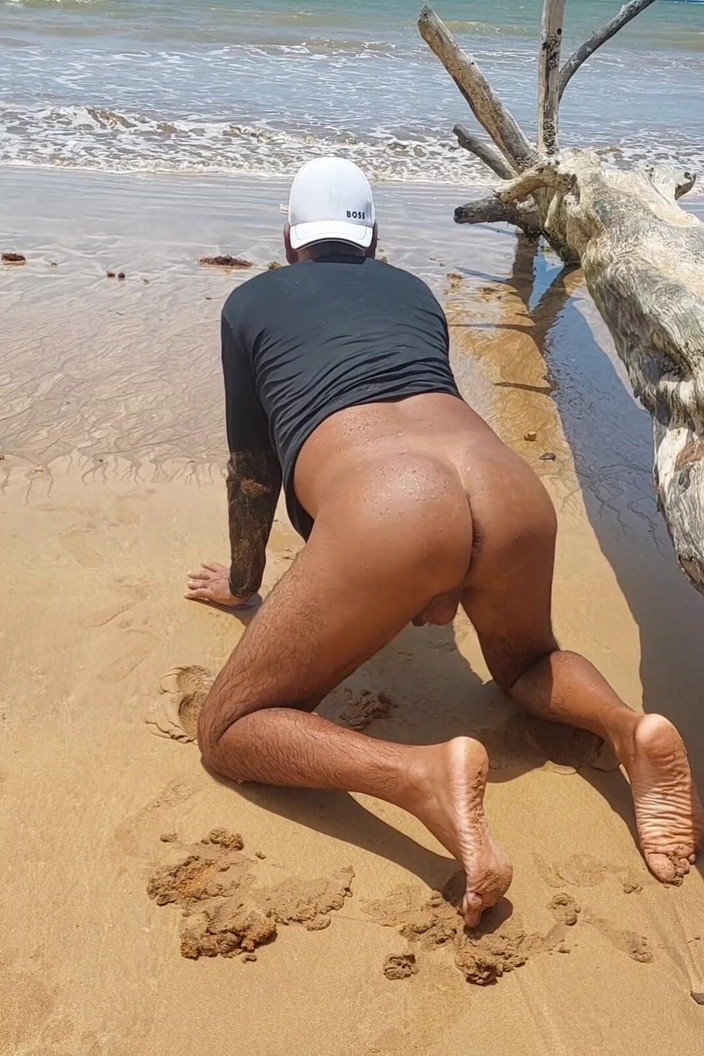 Ladysilvas: Ladysilva nuda in spiaggia Voglio davvero scaldarmi sulla spiaggia