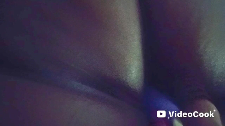 Lola Tha Pink Bunny: Gece geç saatlerde vibratör oyunu!!