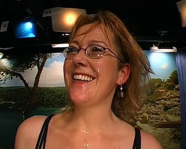 GGG John Thompson OLD STYLE: Blonde MILF Und Latina-schlampe Nehmen Fetten 8-zoll-schwanz Im Stripclub Tief in...