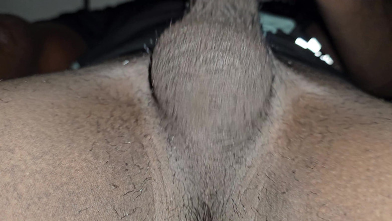 Mike Raj: Опівнічний стояк з необрізаним чорним членом