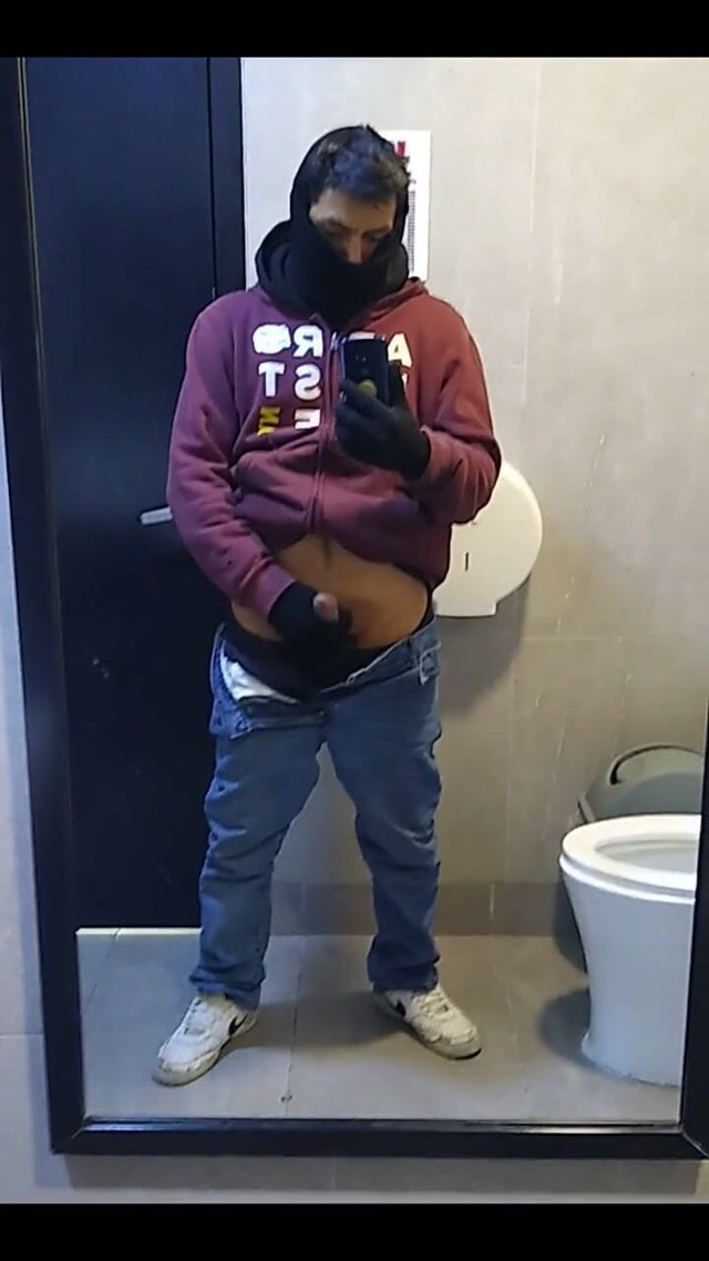 Kfc Bathrooms. Spilling Milk (Alex Alejandro)