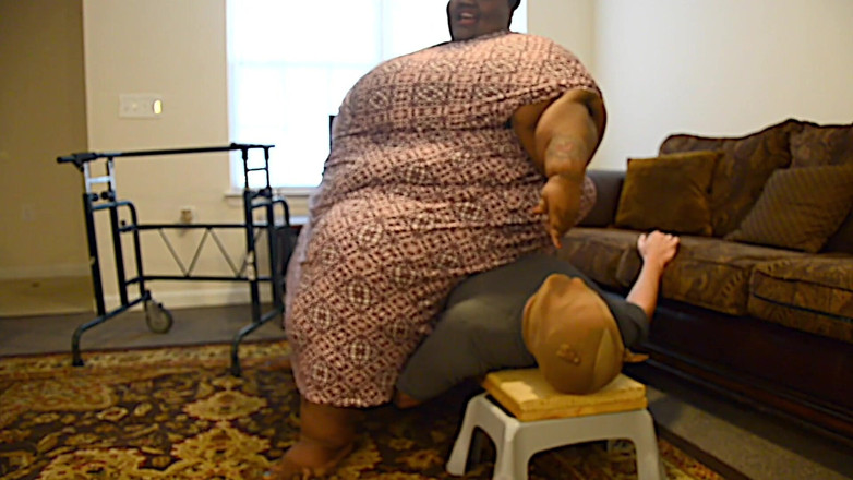Full Weight Productions: Mz. Fluff feels out the hard board