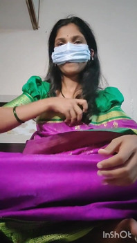 Indiana Shivani com tesão em sari rosa Vídeo completo.