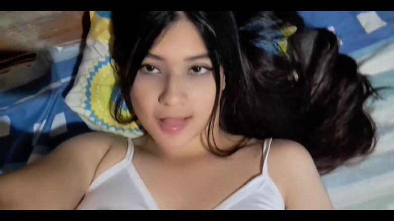 Yulieth Gomez: La mia sorellastra mi convince a fare sesso ed eiaculare...