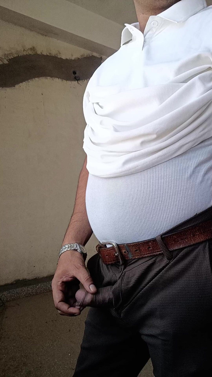 Rajasthani-old-lover: Un desi indien prend sa douche et fait un show...