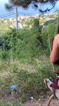 Ein bewohner fickte ein touristisches mädchen hart in den arsch