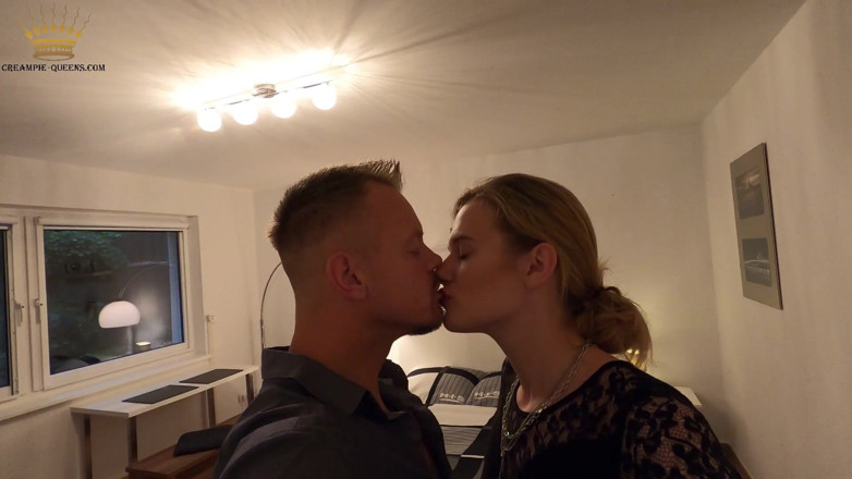 Creampie-Queens: Jane la bionda urla, Damlo a me piccola, sono una...