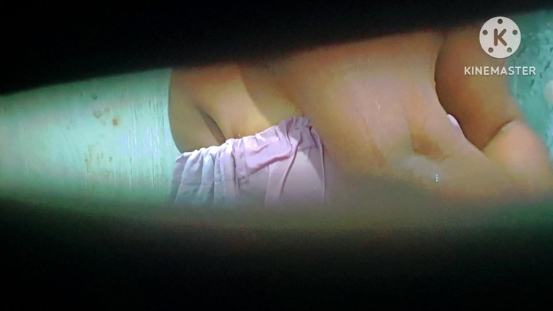 Sweethoneybgl: Gadis besar mandi dan merayu saudara tirinya ketika dia datang...