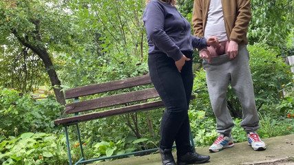 OurFetishLife: Zeť miluje stříkání na tlustý sexy zadek jeho nadržené tchyně...