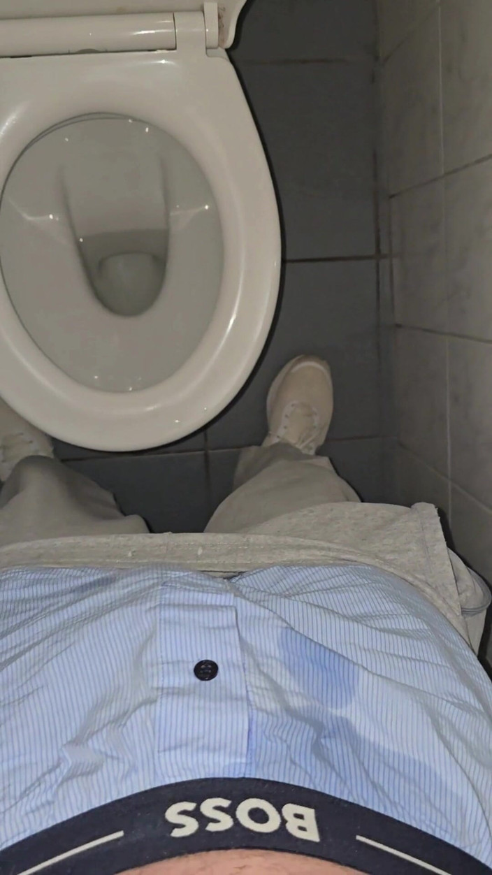 PhantomGentX: Phantomgentx - Harige, gespierde papa kreunt luid en masturbeert op het...