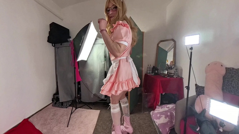 Sissy Adventures: Стукати Стукати ... Обслуговування номерів! Твоя особиста сіссі-покоївка Шанталь - частина 1