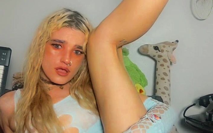 Moondrugz: Buttplug-plezier met een vleugje dildo-neukpartij maakt dit een mooie dag