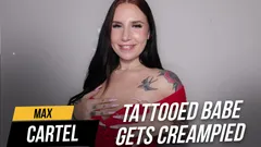 Tatuada gata recebe gozada interna