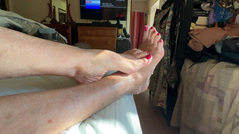 Aunt Ann: Mature Gives Handjob Then Gets Feet Covered in Cum