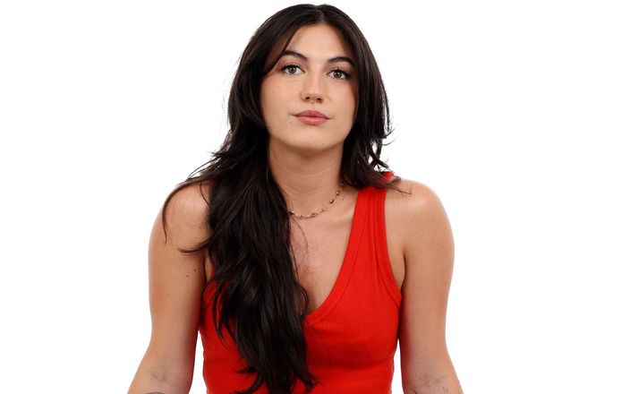 Net Video Girls: Calda receptionista cerca di trovare un trambusto per comprare una...