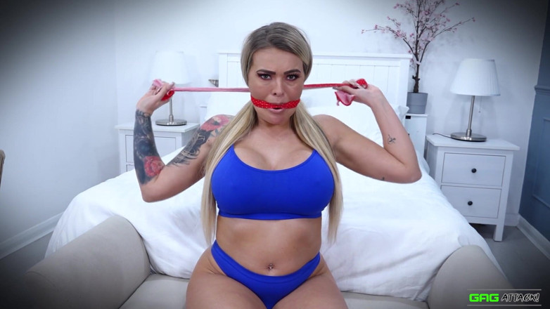 Gag Attack: Charley Atwell - gagică în bikini legată și cu căluș