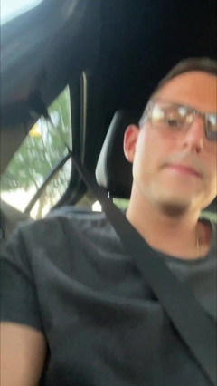 Twinkboy82: Německý Twink Boy si honí v jedoucím autě a stříká