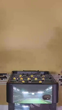 Brüste wurden schnell in einem verspielten strip-fußball-spiel bloßgestellt