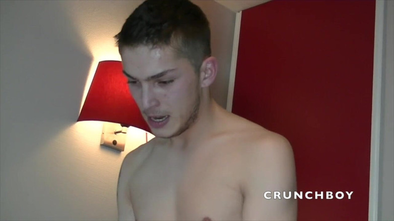 Kinky Bareback Boys: Leo fucked by sexy young striaght dude curious