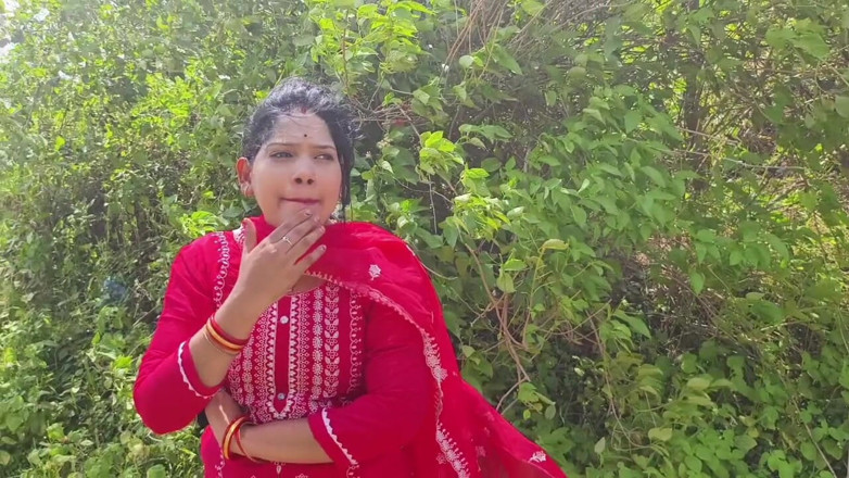 Sona bhabhi: Beautiful Bengali Girl Boobs Show in Outdoor with Her Boyfriend
