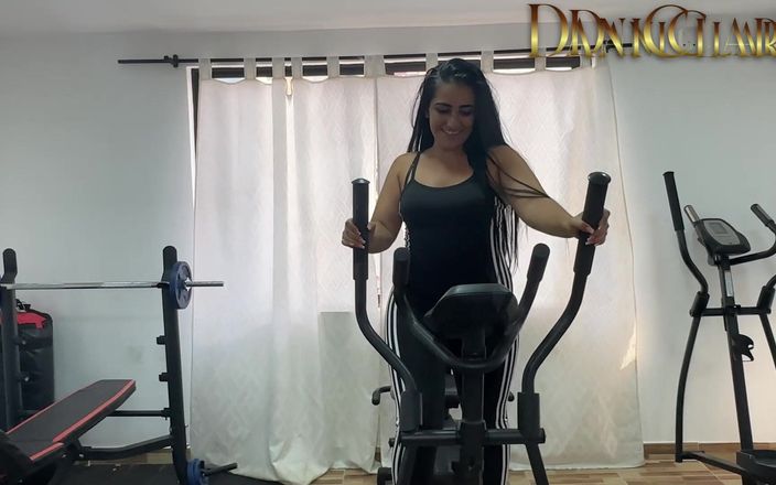 DaniClark: Kỹ thuật viên địt một vận động viên trong phòng tập thể...