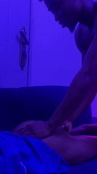 Mengepam zakar besar saya jauh ke dalam pepek ketat teman wanita saya