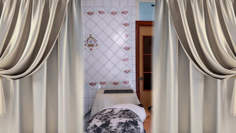 Lukerya: 집에서 부엌에서 핫한 주부