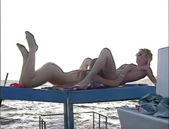 Vintage Usa: Lesbičky si lízají kundičku prstění na pláži