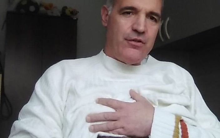 Setesesso7: Bluźnierczy ojczym uczy pasierba Lucę, jak masturbować się własnym kutasem.
