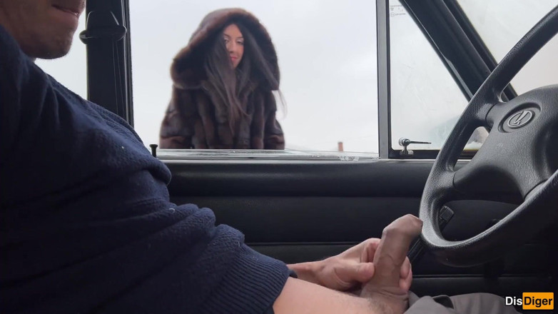 Dis Diger: Stranger Gave Me a Handjob Through the Car Window on...