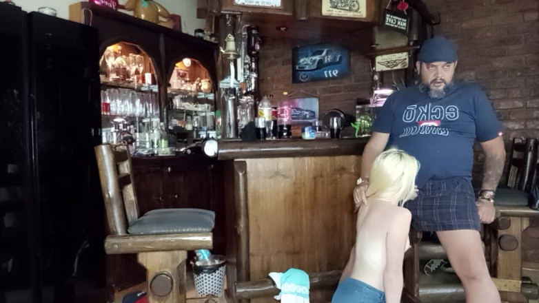 Bigjoefuckalott: Cockhold 2 Cocoks 1 Face Cum